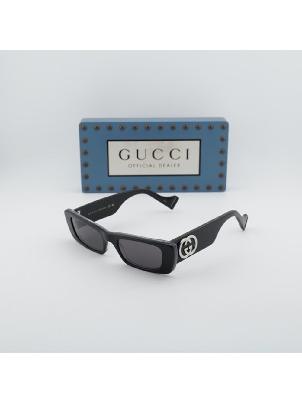 Gucci GG0516S 018 Sunglasses Black Rectangle Frame, Grey Lenses - Picture 2 of 11
